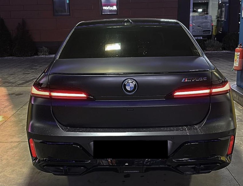 BMW M760e