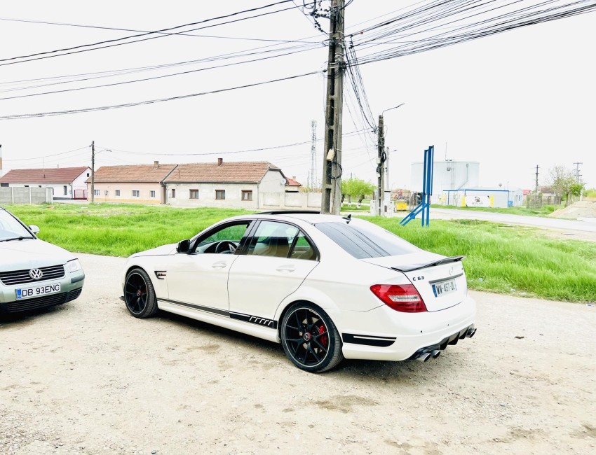 Mercedes C63 AMG