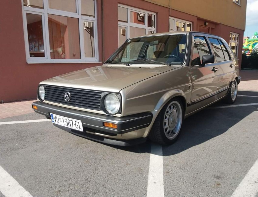 Volkswagen Golf 2